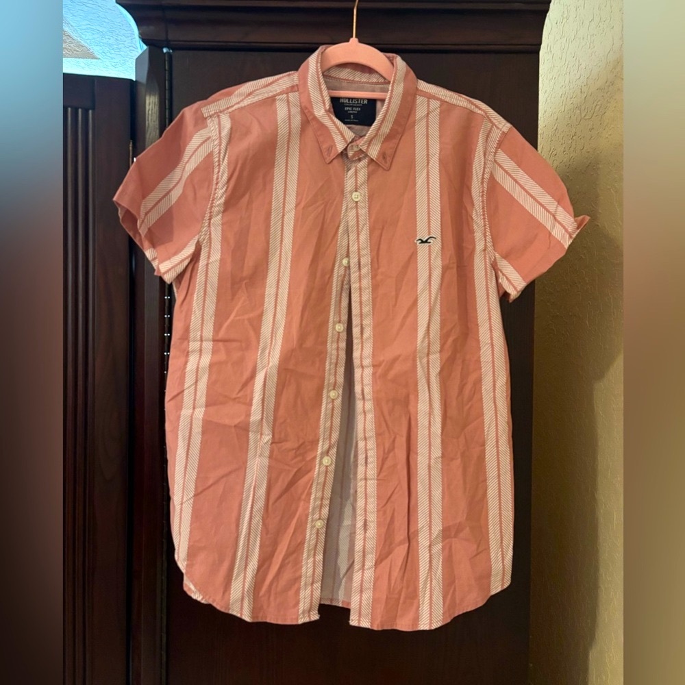 Hollister Men's Pink Striped Shirt